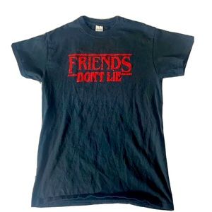 unisex Stranger Things friends dont lie graphic tee sz S.